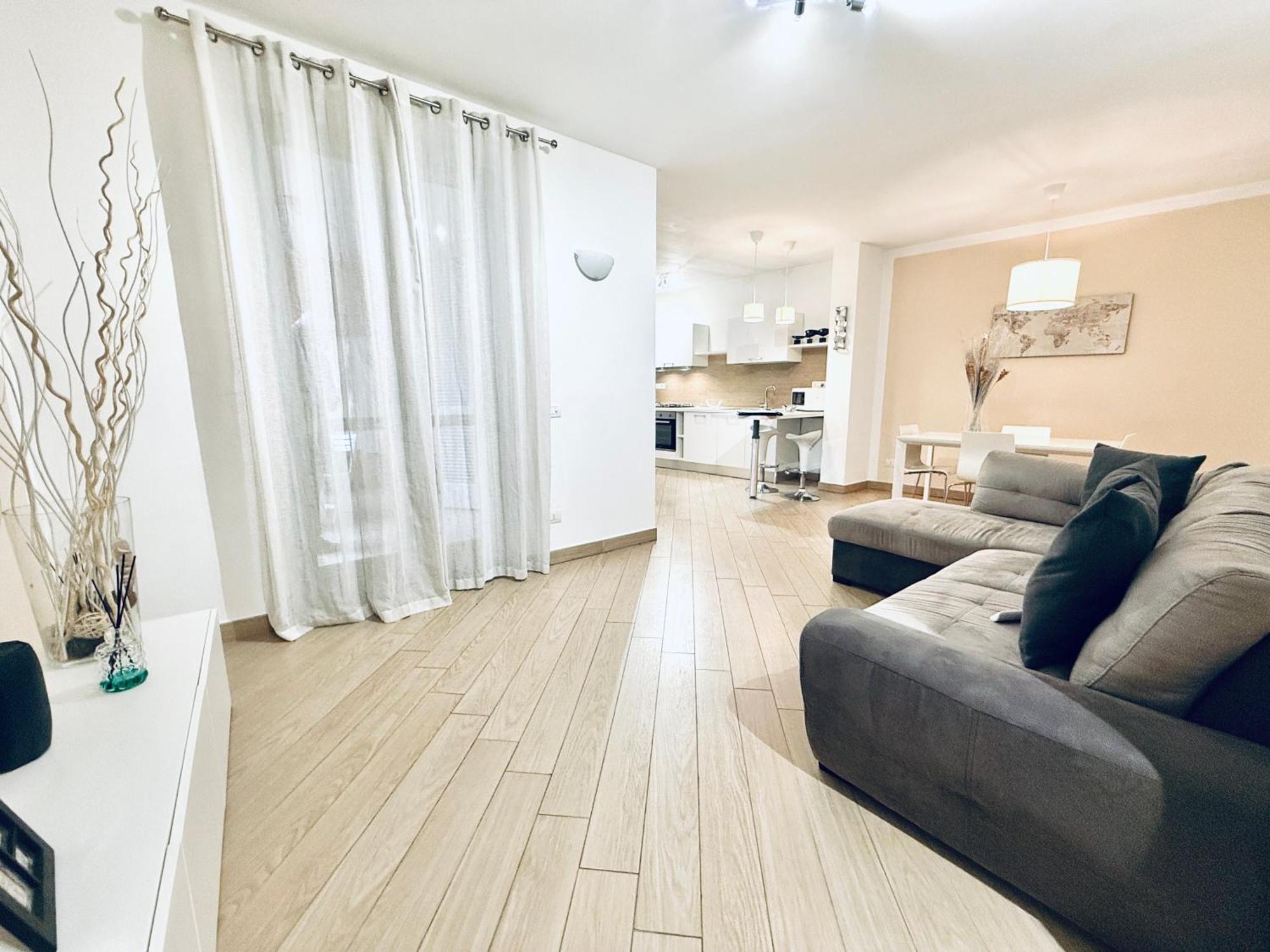 Comecasa Modern Apartment In Historical Centre Asti Exterior photo